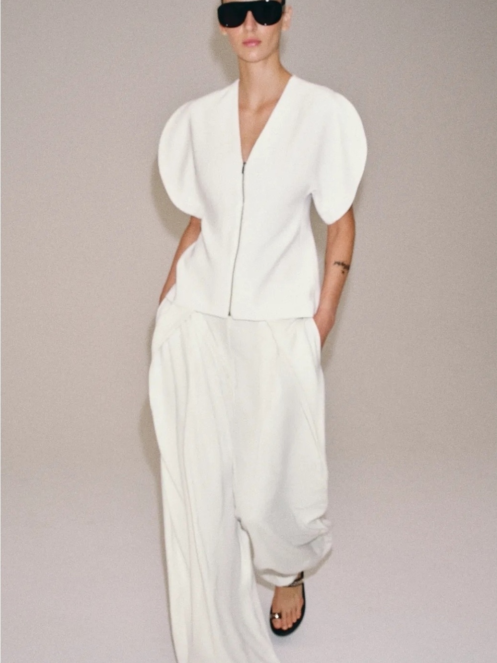 V-neck Top With Puffee Sleeves Openings